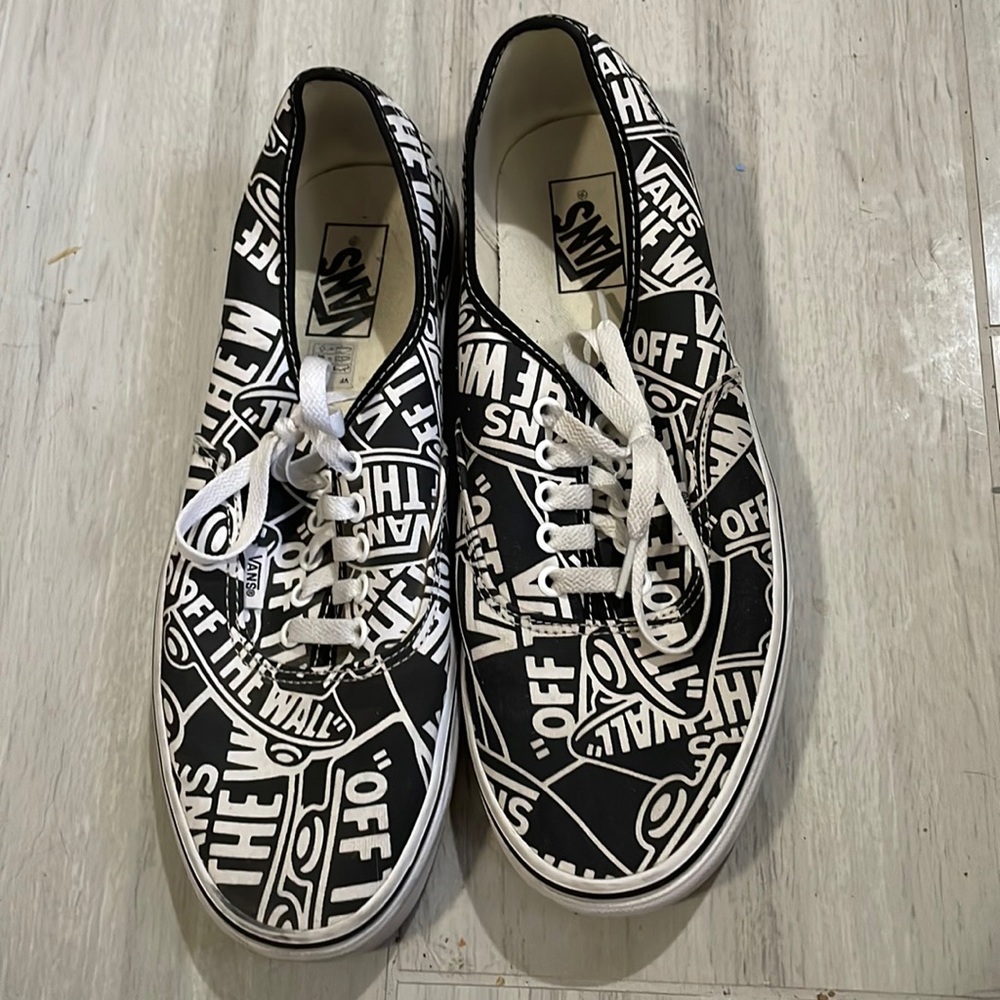 Men’s off-the-wall print black and white vans sneakers in near new condition
